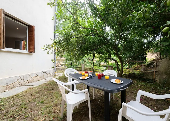 アパート Blanche マントン